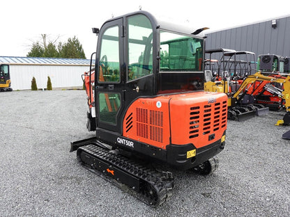 2.5 Ton Mini Excavator Rato Engine 21kW Gasoline Excavator Mini Digger With Hydraulic Thumb Digger QNT50R