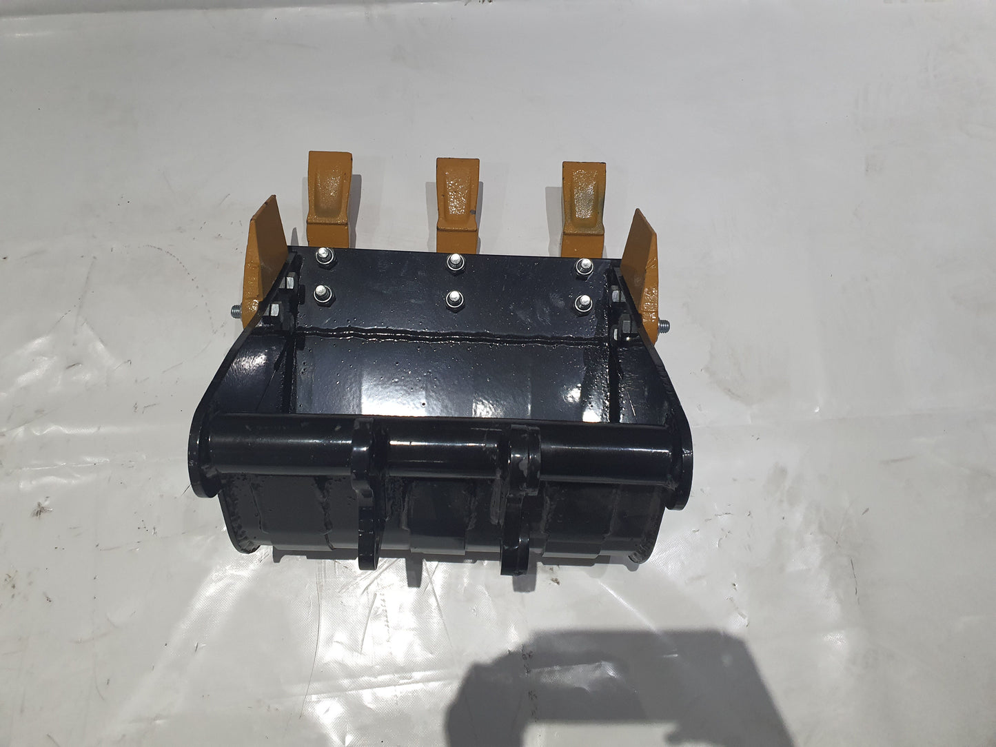 16" Bucket With Teeth For AGT Mini Excavators AGT-12EX-WD16