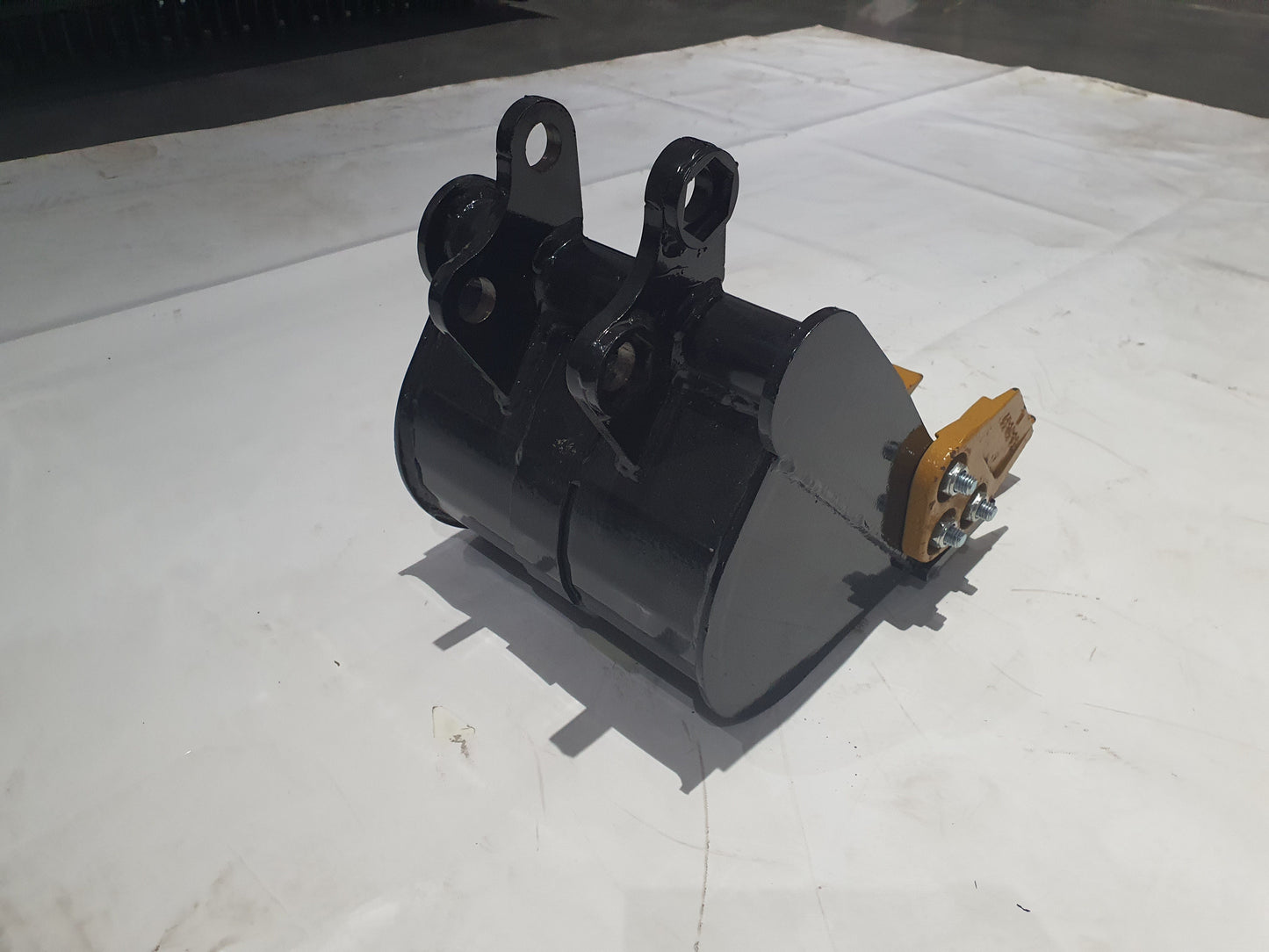 16" Bucket With Teeth For AGT Mini Excavators AGT-12EX-WD16