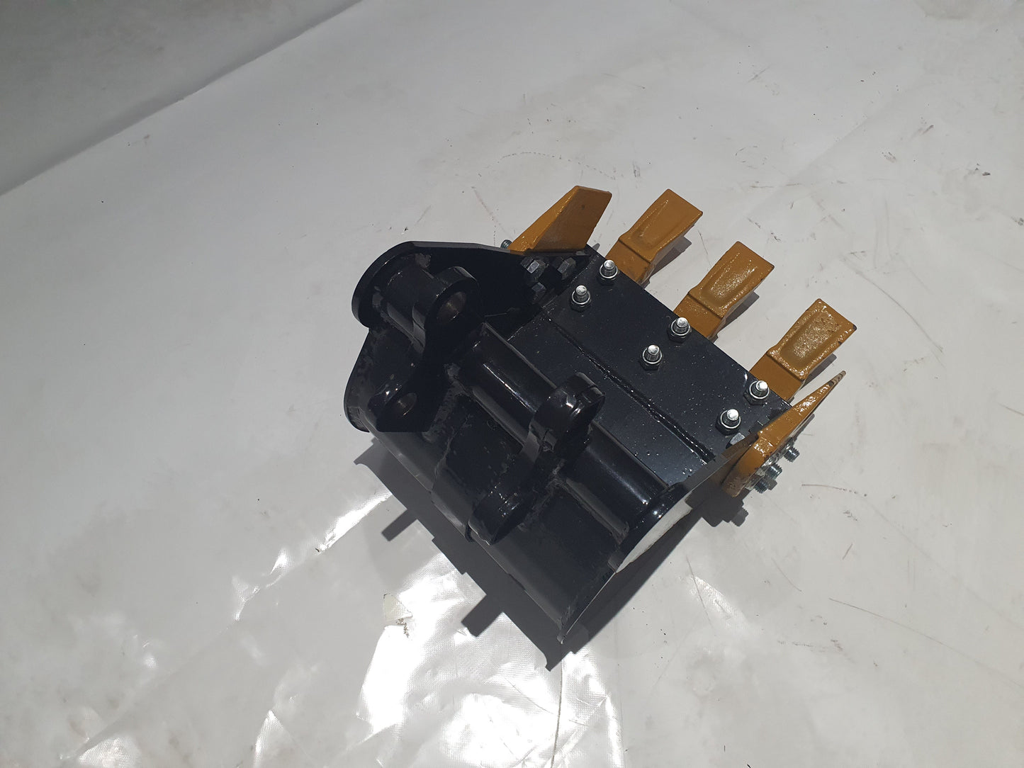 16" Bucket With Teeth For AGT Mini Excavators AGT-12EX-WD16