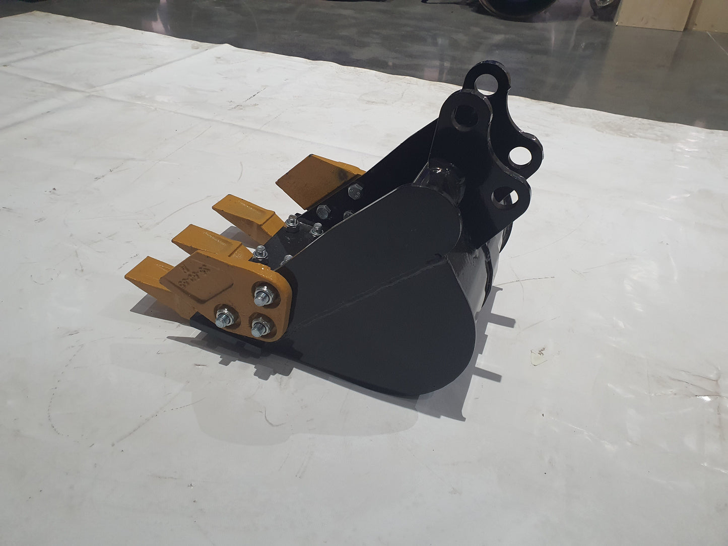 16" Bucket With Teeth For AGT Mini Excavators AGT-12EX-WD16