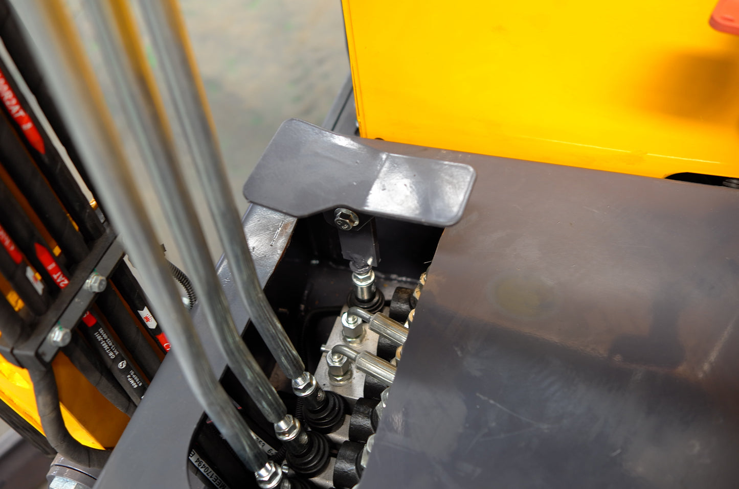 1.2TonMini Excavator Digger 23HP Gasoline Engine with Hydraulic Thumb |   MX20R