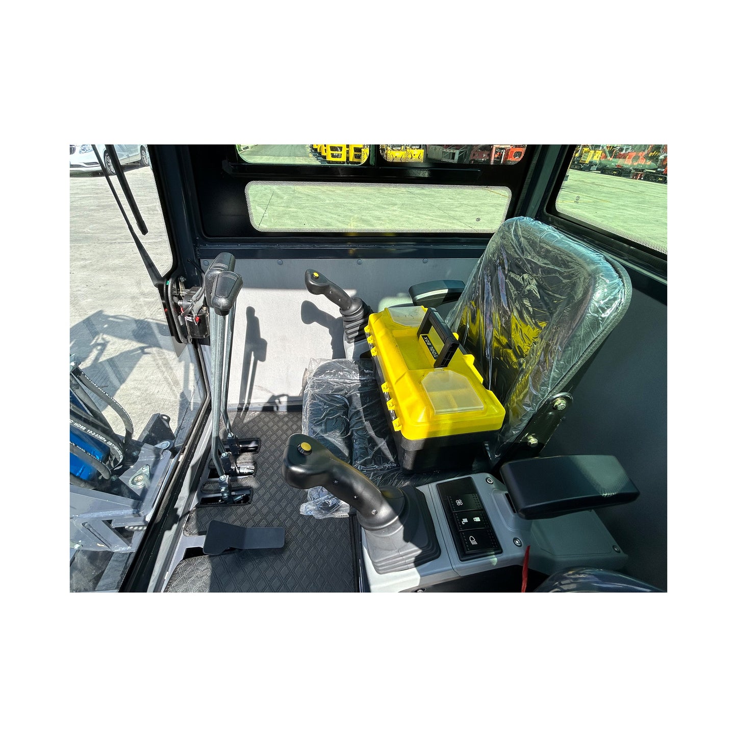 2 Ton Hydraulic Excavator Crawler Digger Gasoline Engine Excavator With Cab MY50R