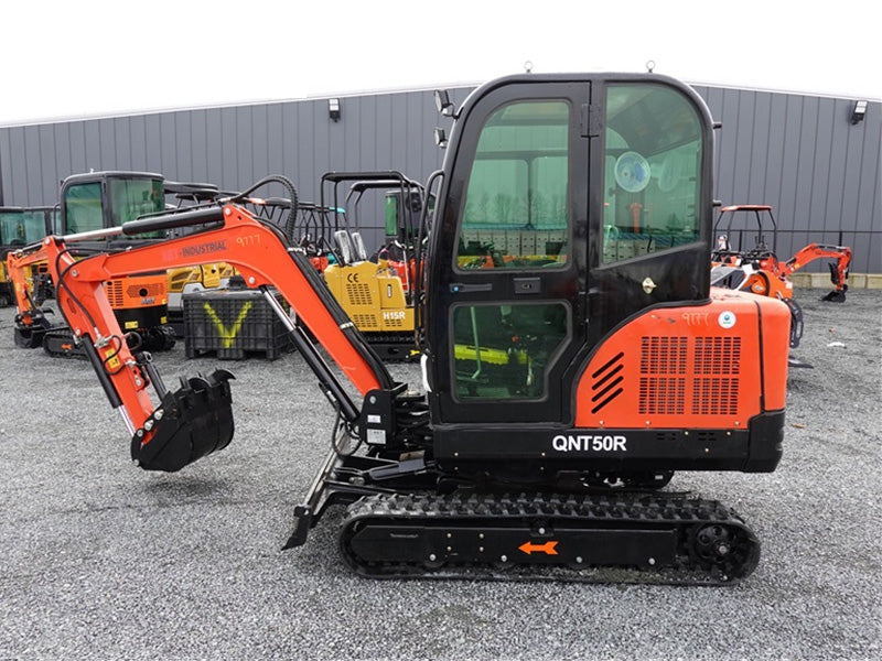2.5 Ton Mini Excavator Rato Engine 21kW Gasoline Excavator Mini Digger With Hydraulic Thumb Digger QNT50R