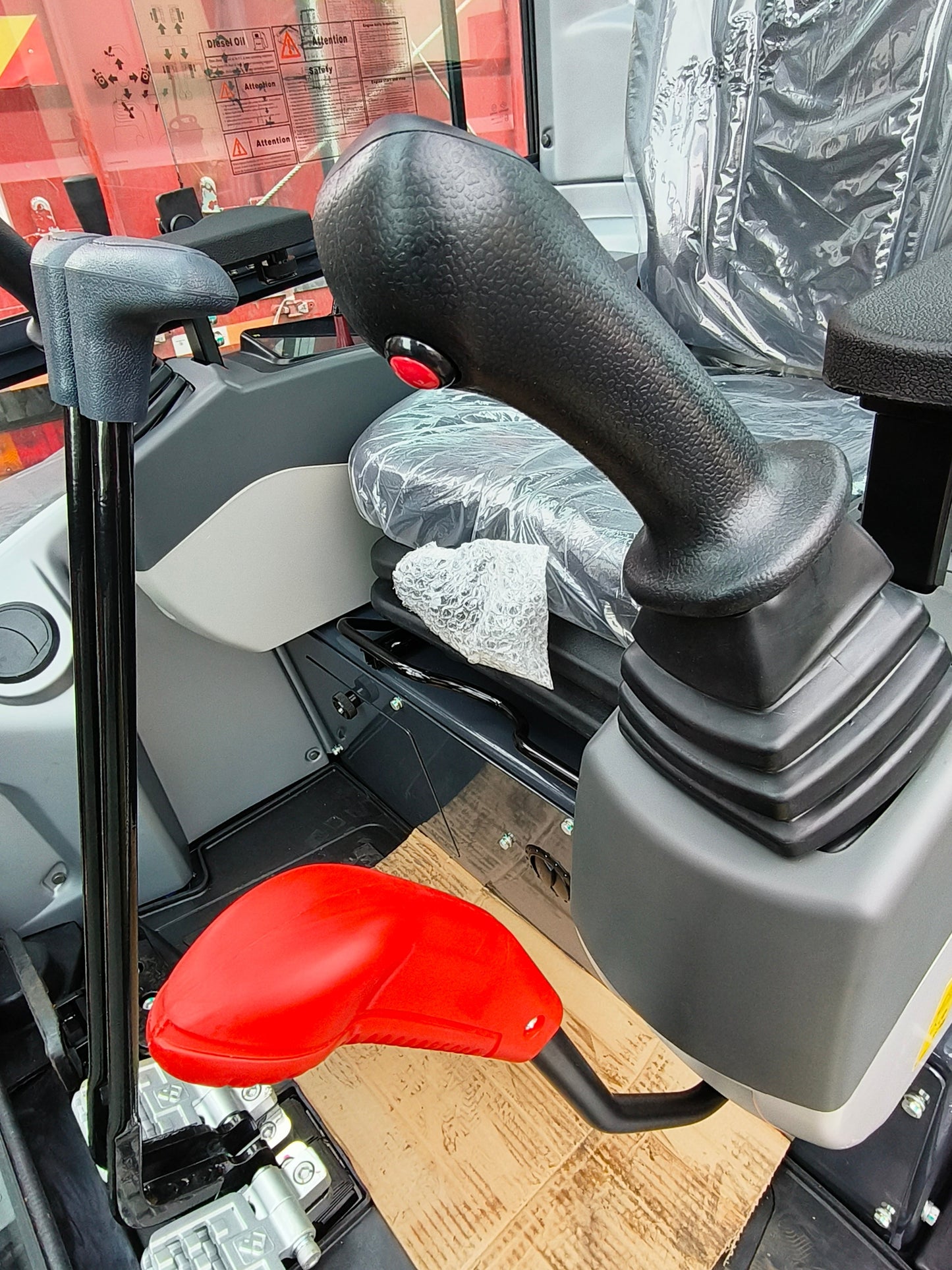 3.5 TON KUBOTA DIESEL ENGINE MINI EXCAVATOR W/ HYDRAULIC THUMB CFG35UF